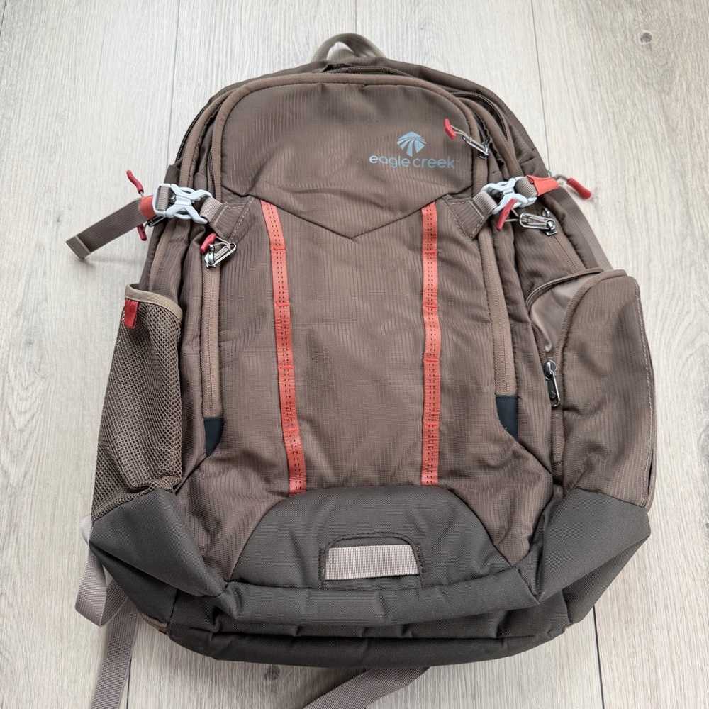 Eagle Creek Universal Traveler Backpack, 30L - Picture 3 of 9